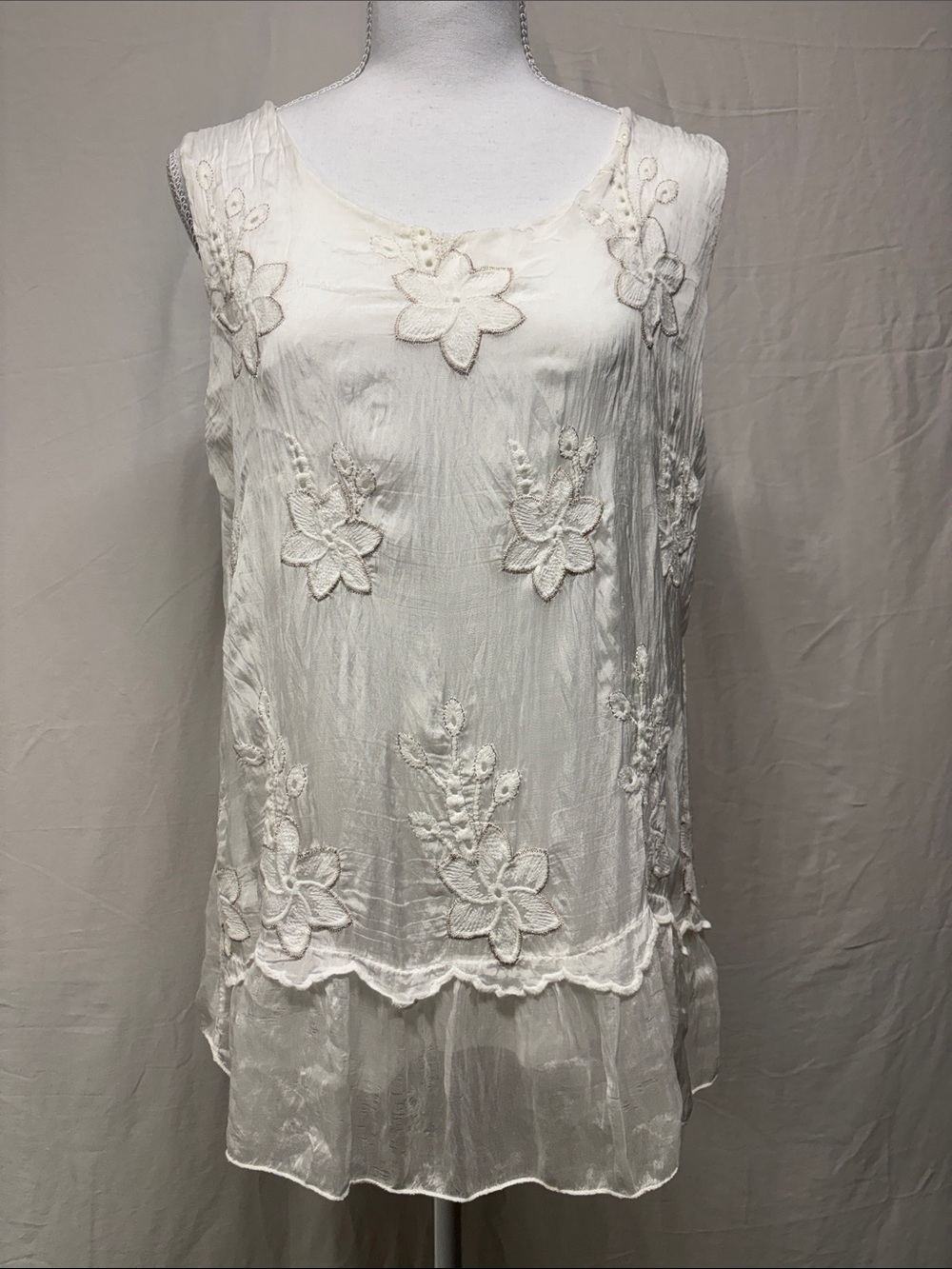 Elegant White Floral Embroidered Sleeveless Camisole